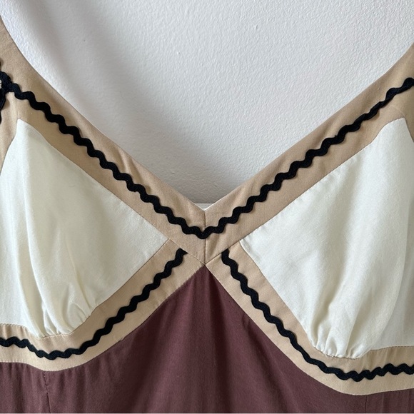 [SOLD] BCBG Maxazria Brown Tan Flare Summer Dress with sequin detail Size 6 - Picture 3 of 14